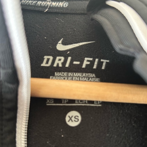 Nike Athletic Quarter Zip Top - Picture 3 of 3